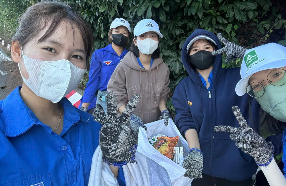 CLEAN UP SƠN TRÀ: TUỔI TRẺ ĐẠI VIỆT HÀNH ĐỘNG VÌ BIỂN XANH