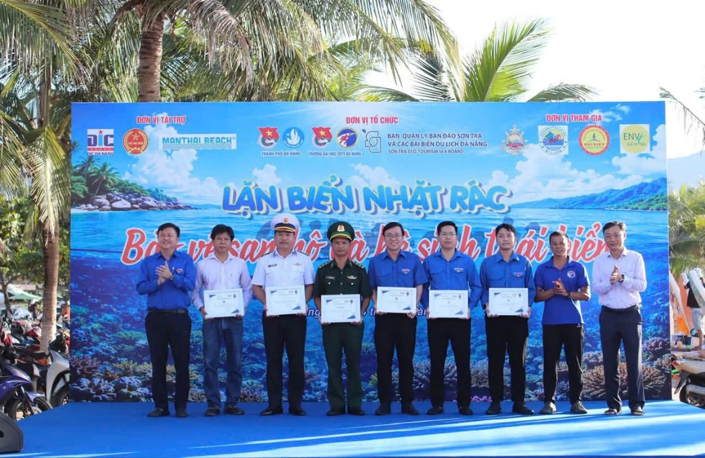 CLEAN UP SƠN TRÀ: TUỔI TRẺ ĐẠI VIỆT HÀNH ĐỘNG VÌ BIỂN XANH