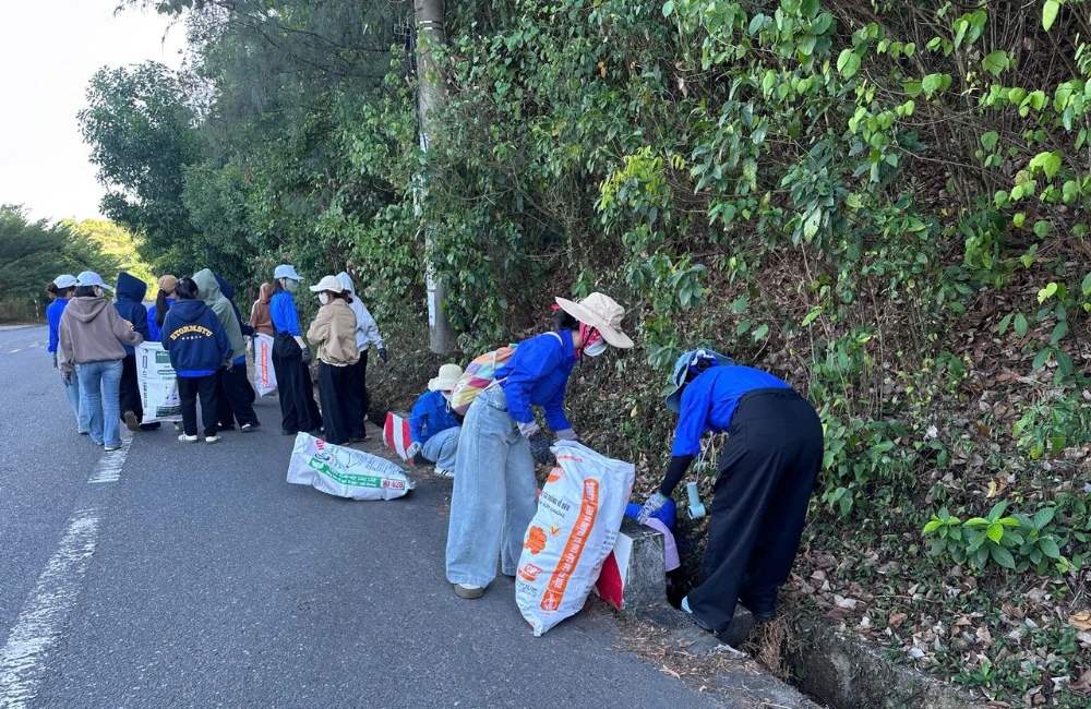 CLEAN UP SƠN TRÀ: TUỔI TRẺ ĐẠI VIỆT HÀNH ĐỘNG VÌ BIỂN XANH