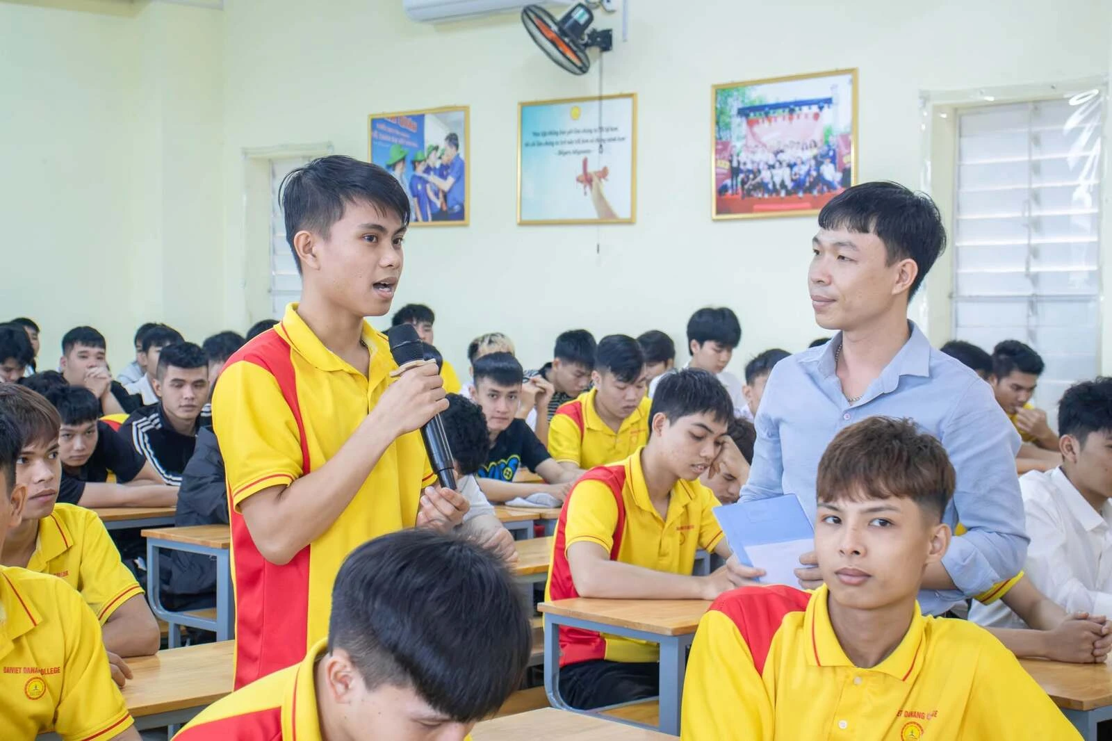 CÙNG SINH VIÊN DVE XÂY DỰNG KHÔNG GIAN MẠNG AN TOÀN