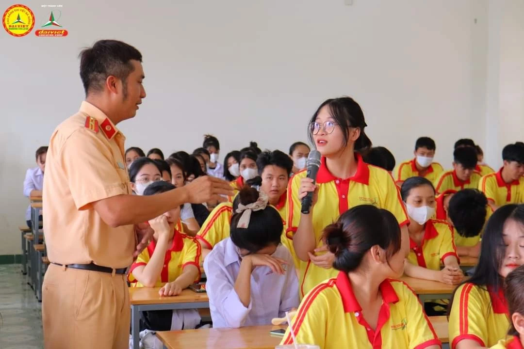 Hoạt Động Đầu Khóa Sinh Viên 2023–2024 | Trường Cao Đẳng Đại Việt Đà Nẵng