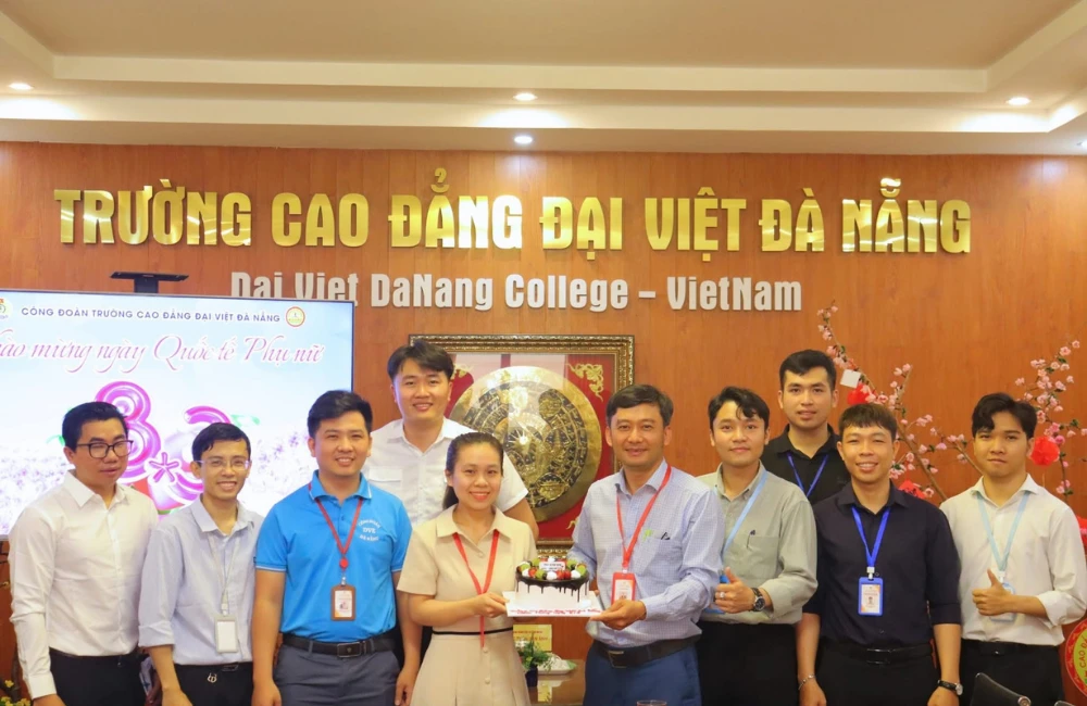 ĐOÀN THANH NIÊN PHỐI HỢP CÔNG ĐOÀN TỔ CHỨC HOẠT ĐỘNG CHÚC MỪNG NGÀY QUỐC TẾ PHỤ NỮ 8/3