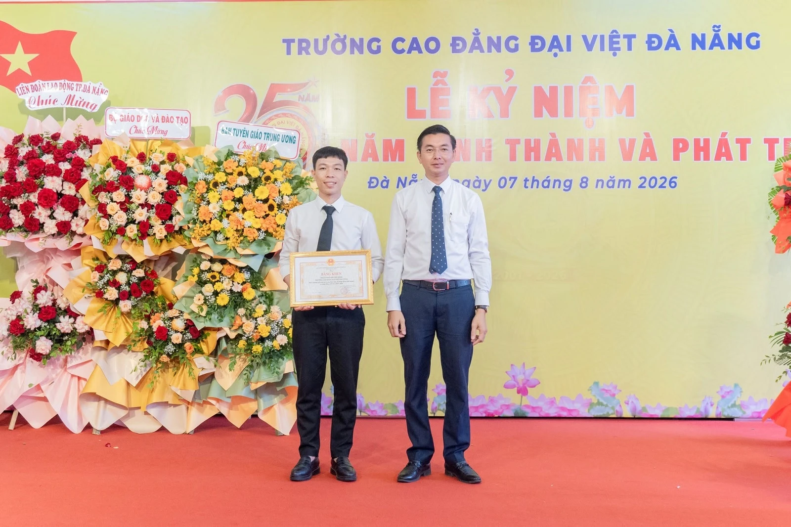 ĐOÀN THANH NIÊN TRƯỜNG CAO ĐẲNG ĐẠI VIỆT ĐÀ NẴNG VINH DỰ NHẬN BẰNG KHEN CỦA THÀNH ĐOÀN ĐÀ NẴNG VÌ THÀNH TÍCH XUẤT SẮC TRONG HOẠT ĐỘNG TÌNH NGUYỆN VÌ CỘNG ĐỒNG NĂM HỌC 2025-2026
