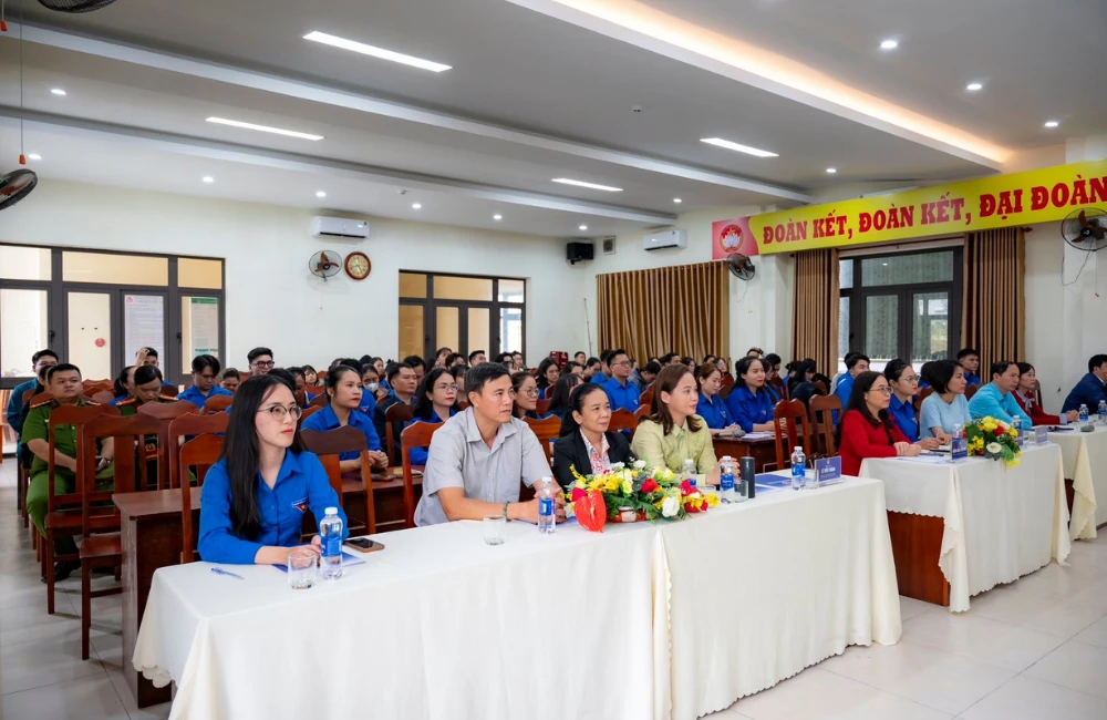 ĐOÀN THANH NIÊN VINH DỰ ĐƯỢC TUYÊN DƯƠNG TRONG CÔNG TÁC ĐOÀN