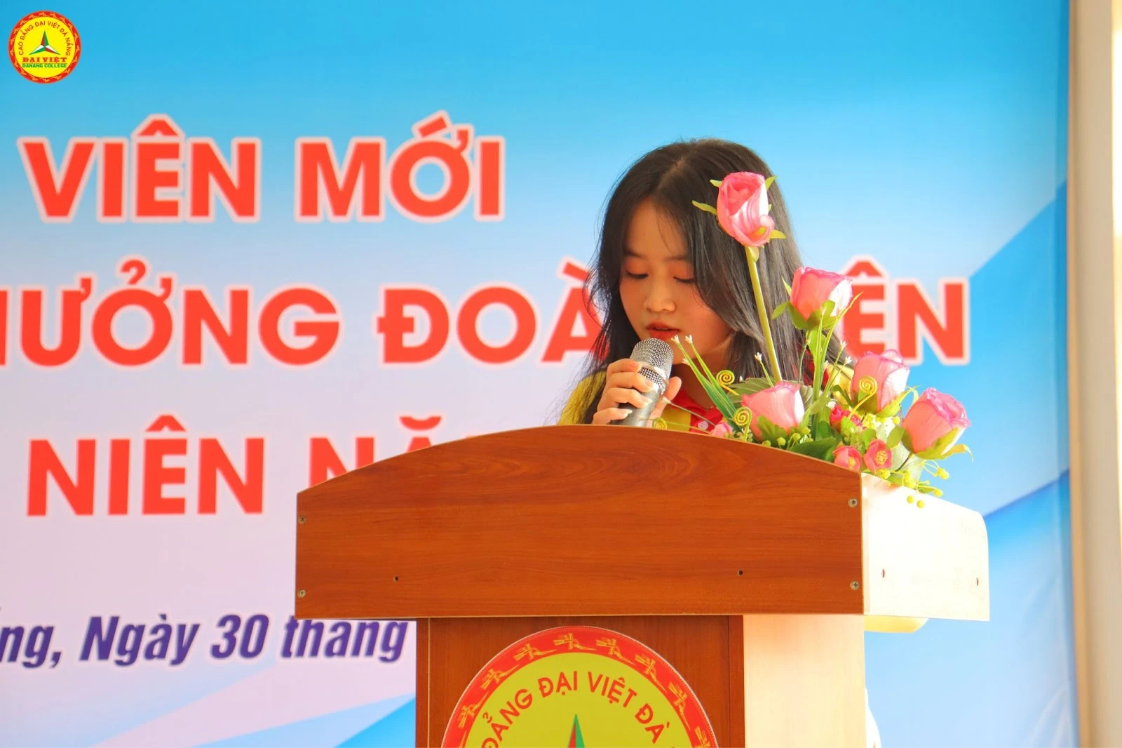 Lễ Kết Nạp 123 Đoàn Viên Mới – Hoạt Động Sinh Viên Trường Cao Đẳng Đại Việt Đà Nẵng