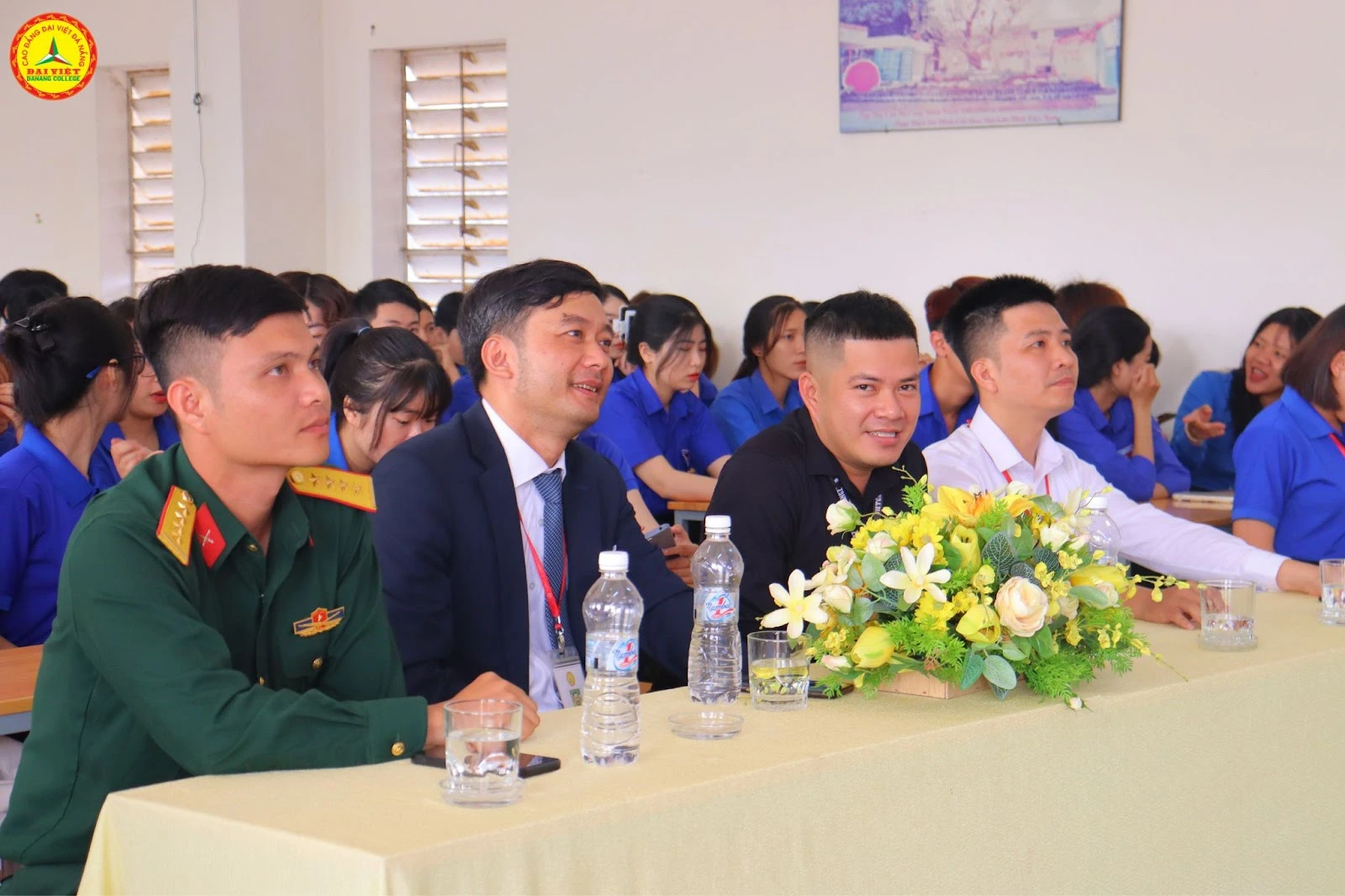 Lễ Kết Nạp 123 Đoàn Viên Mới – Hoạt Động Sinh Viên Trường Cao Đẳng Đại Việt Đà Nẵng