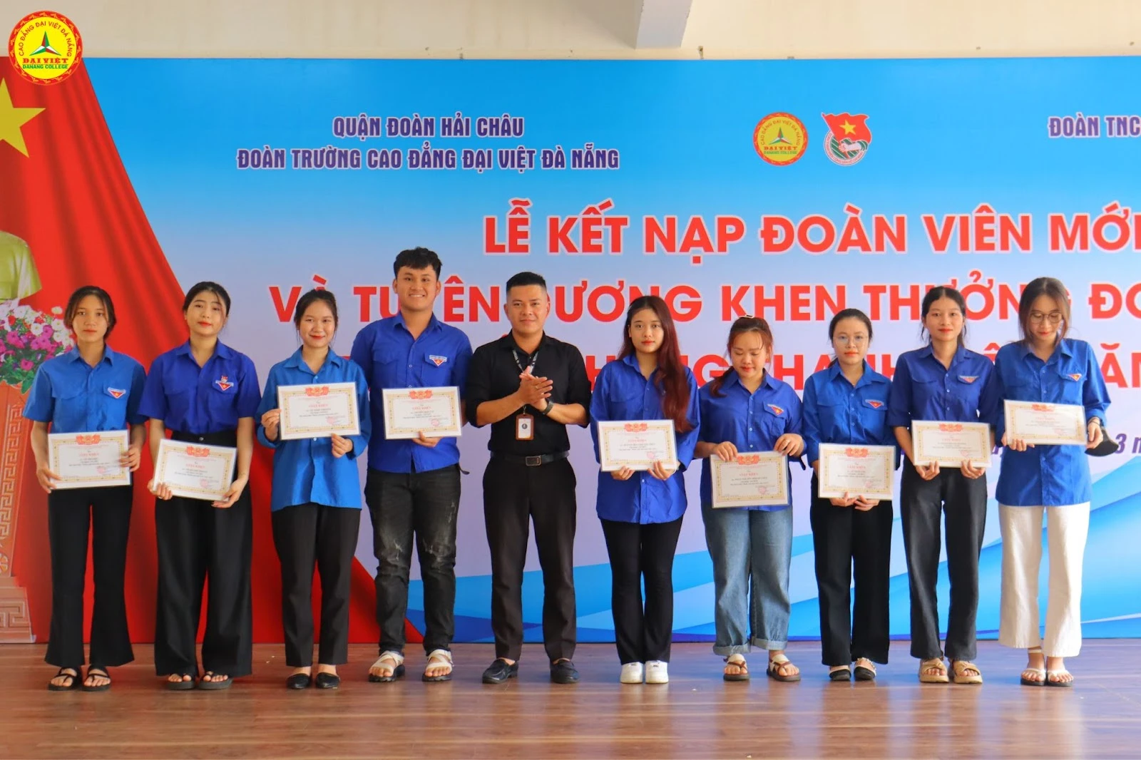 Lễ Kết Nạp 123 Đoàn Viên Mới – Hoạt Động Sinh Viên Trường Cao Đẳng Đại Việt Đà Nẵng