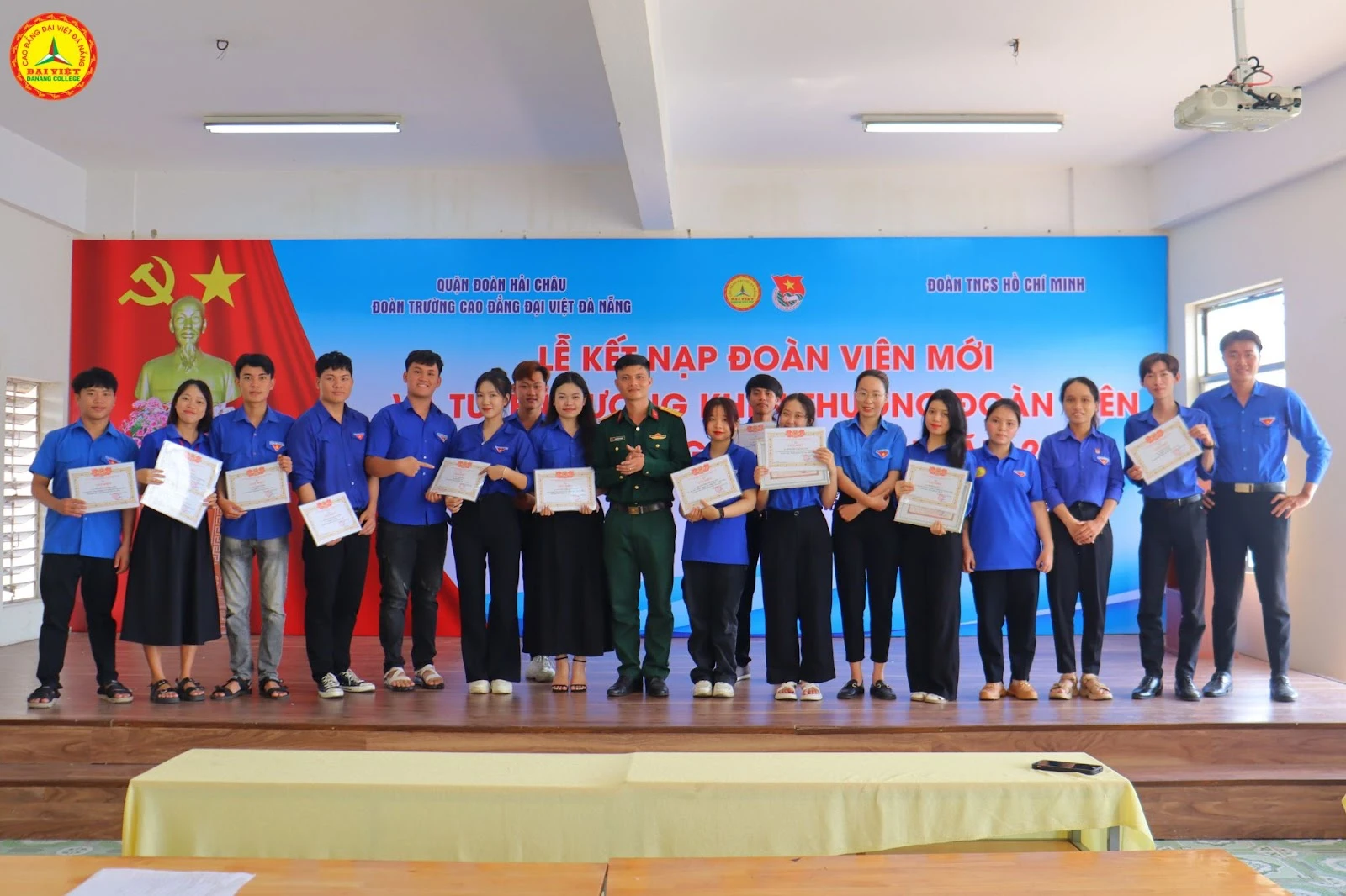 Lễ Kết Nạp 123 Đoàn Viên Mới – Hoạt Động Sinh Viên Trường Cao Đẳng Đại Việt Đà Nẵng