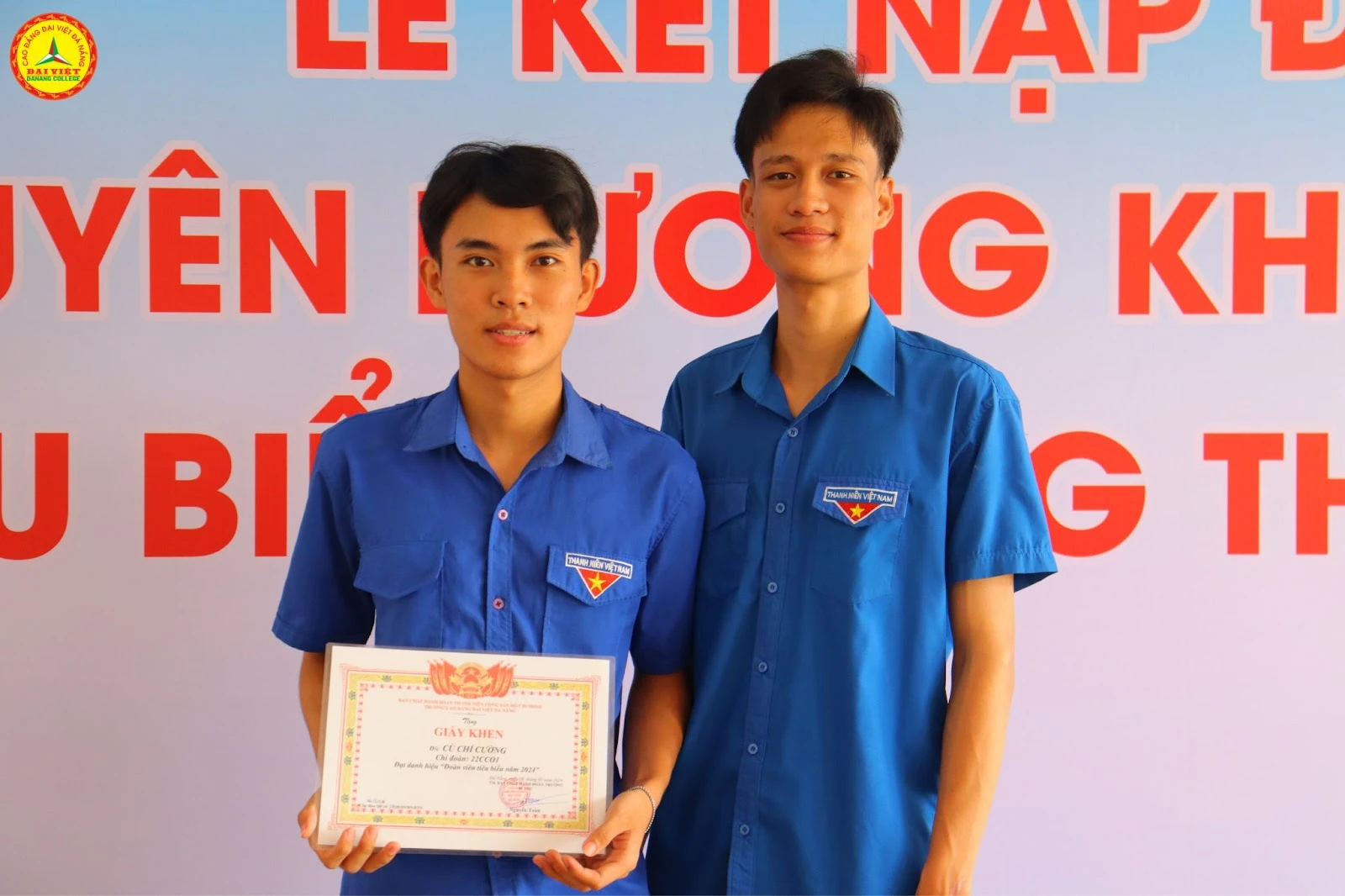 Lễ Kết Nạp 123 Đoàn Viên Mới – Hoạt Động Sinh Viên Trường Cao Đẳng Đại Việt Đà Nẵng