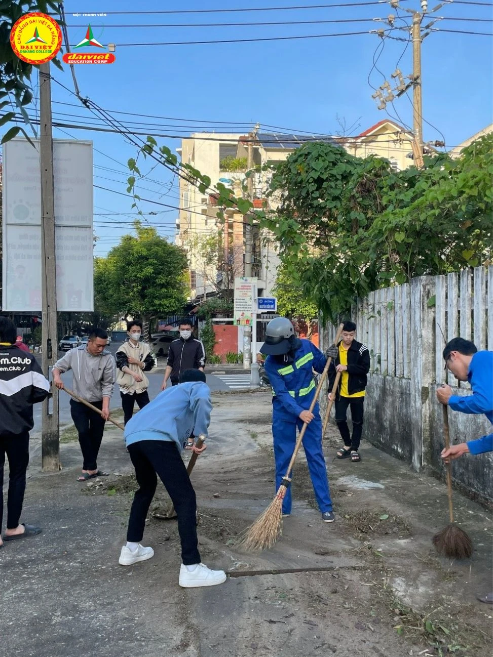 Hoạt động sinh viên Trường Cao Đẳng Đại Việt Đà Nẵng: Ra quân dọn vệ sinh môi trường đón Tết Giáp Thìn 2024