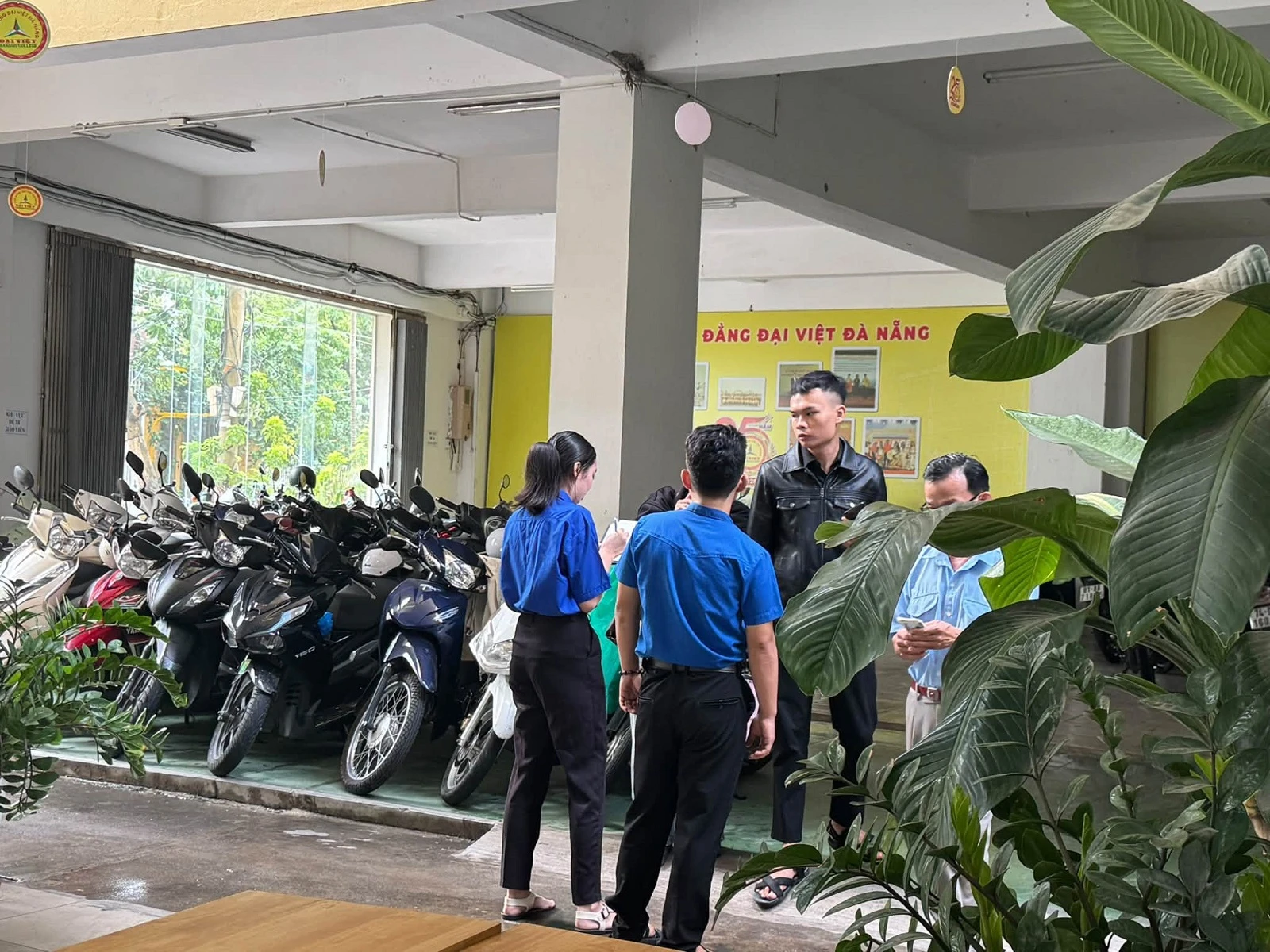 ĐỘI HÌNH THANH NIÊN XUNG KÍCH SẴN SÀNG RA QUÂN