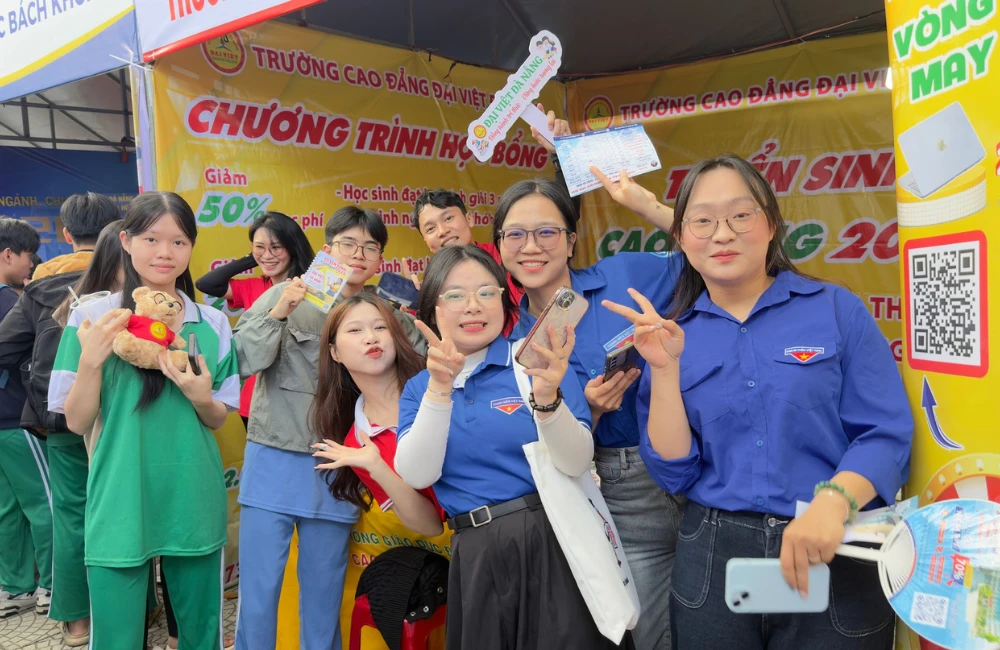 Gần 2000 học sinh Đà Nẵng tham gia tư vấn hướng nghiệp