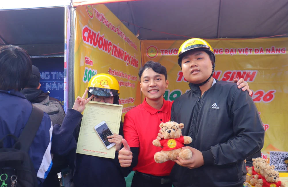 Gần 2000 học sinh Đà Nẵng tham gia tư vấn hướng nghiệp