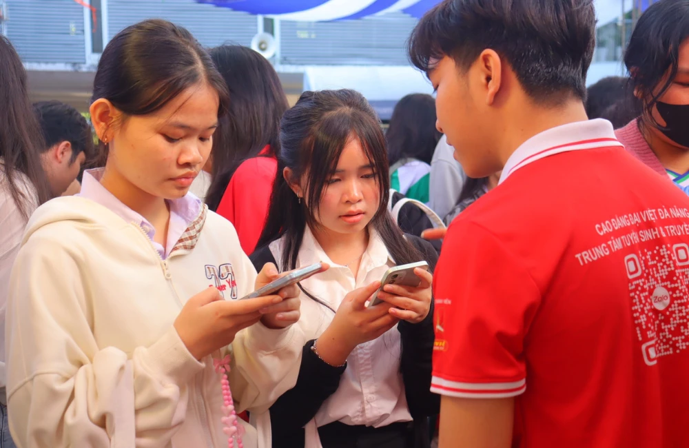 Gần 2000 học sinh Đà Nẵng tham gia tư vấn hướng nghiệp