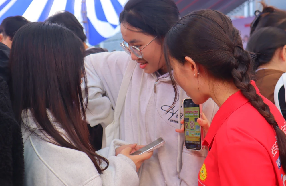 Gần 2000 học sinh Đà Nẵng tham gia tư vấn hướng nghiệp