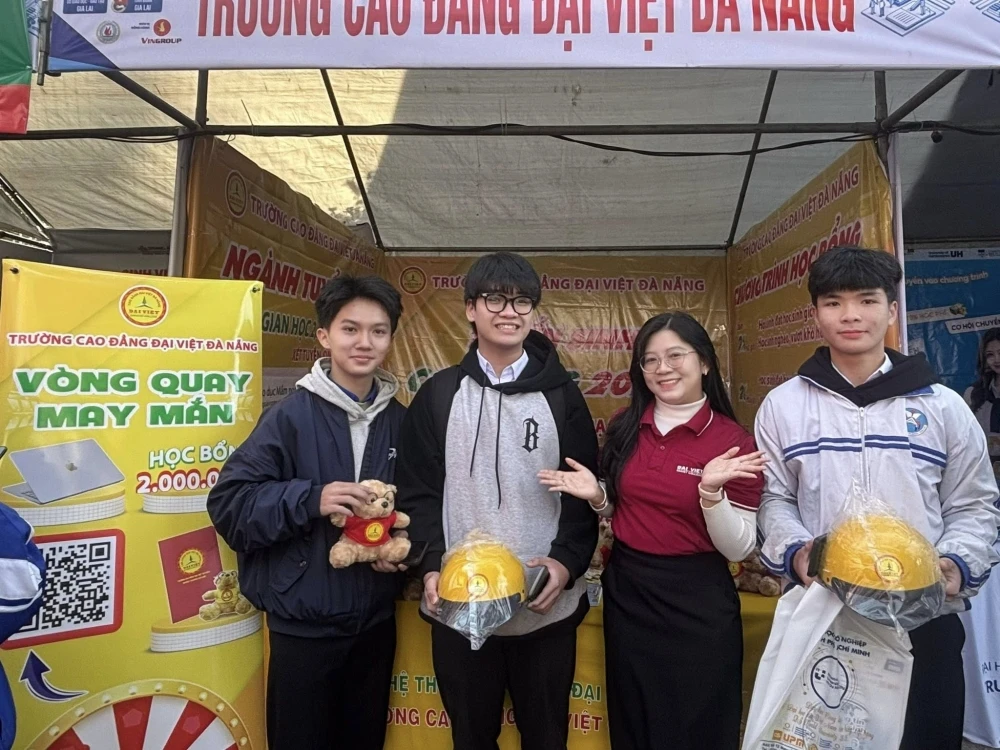 Gian Hàng Đại Việt Đà Nẵng Gây Sốt Tại Ngày Hội Tư Vấn Tuyển Sinh 2026 Gia Lai