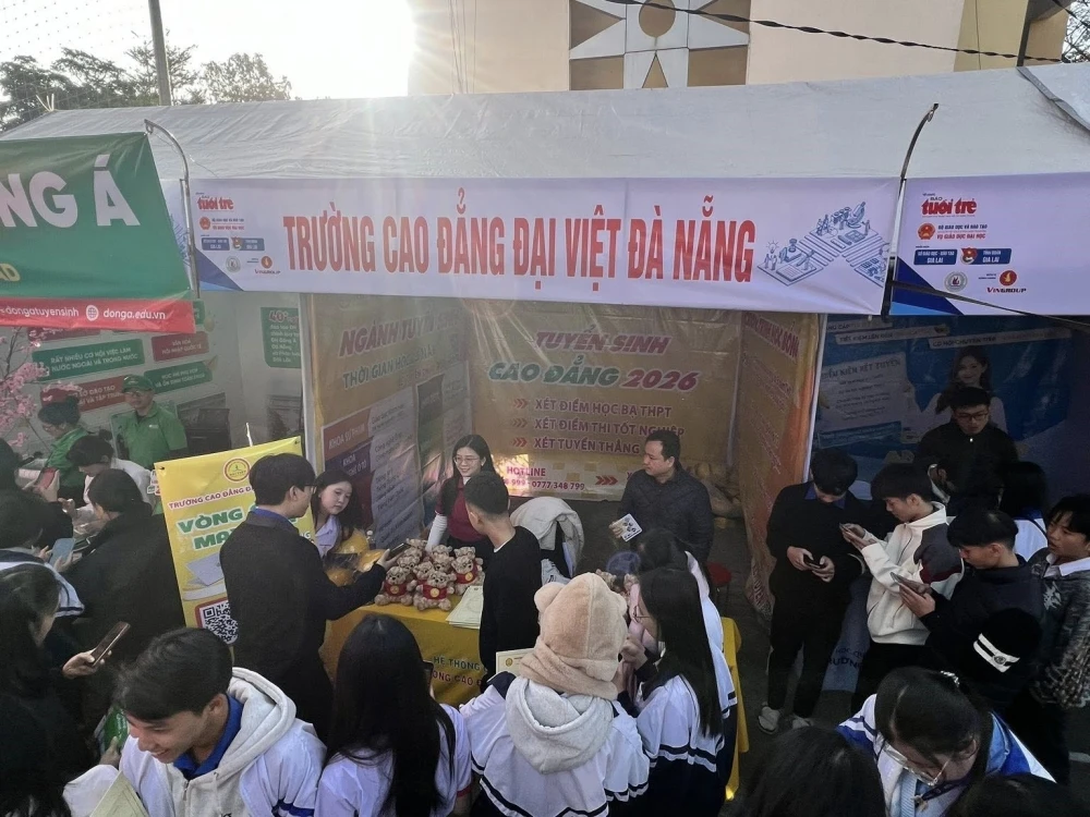 Gian Hàng Đại Việt Đà Nẵng Gây Sốt Tại Ngày Hội Tư Vấn Tuyển Sinh 2026 Gia Lai