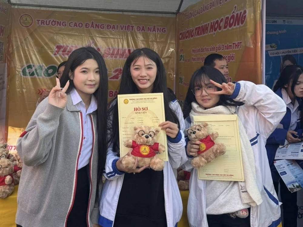Gian Hàng Đại Việt Đà Nẵng Gây Sốt Tại Ngày Hội Tư Vấn Tuyển Sinh 2026 Gia Lai