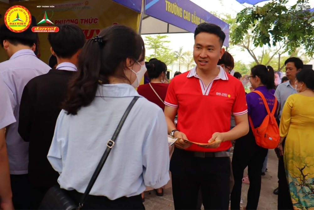 Gian hàng Trường Cao Đẳng Đại Việt Đà Nẵng thu hút tại Ngày hội tư vấn – tuyển sinh giáo dục nghề nghiệp Đà Nẵng