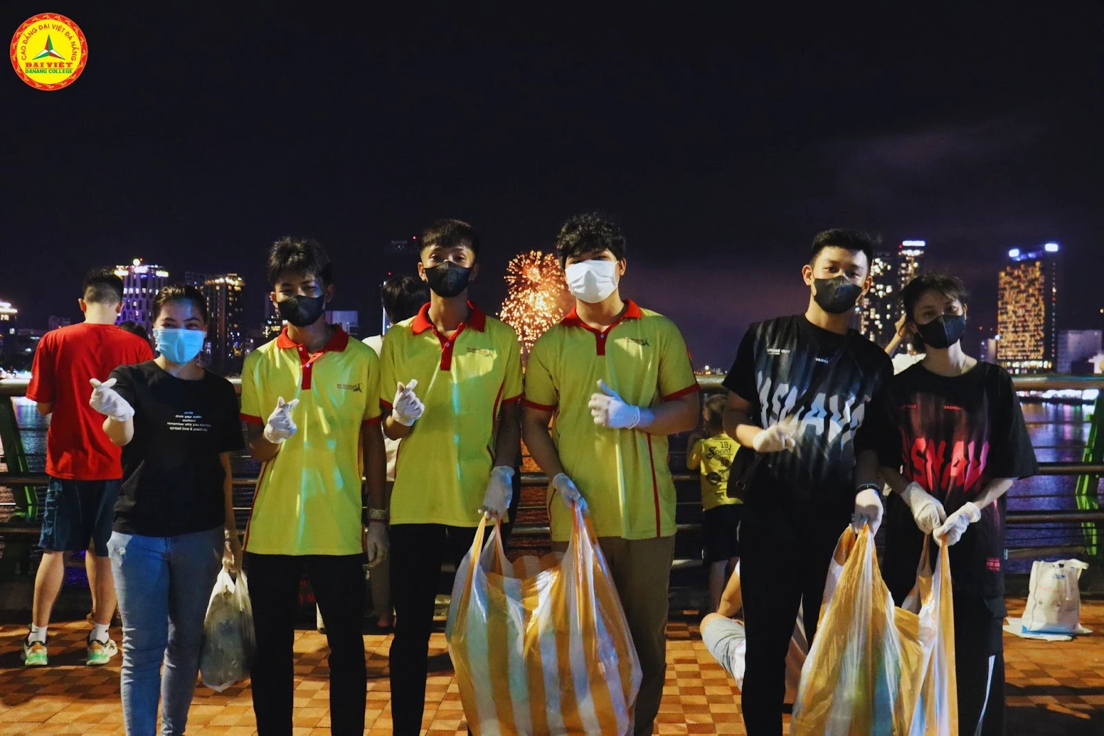 Hành Động Nhỏ – Ý Nghĩa Lớn của Sinh Viên Trường Cao Đẳng Đại Việt Đà Nẵng tại DIFF 2024