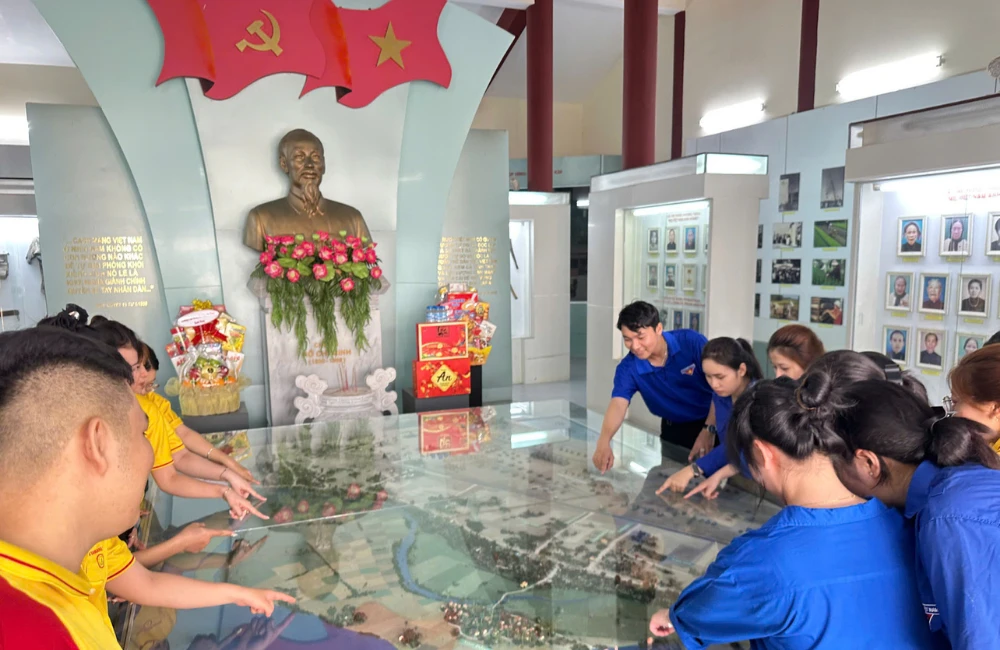 HÀNH TRÌNH VỀ ĐỊA CHỈ ĐỎ K20 CHẠM LỊCH SỬ, THẮP LỬA TỰ HÀO