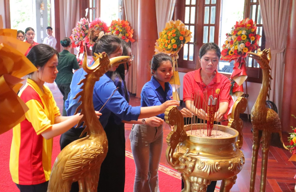 HÀNH TRÌNH VỀ NGUỒN: SÂU LẮNG NHỮNG BƯỚC CHÂN TRI ÂN