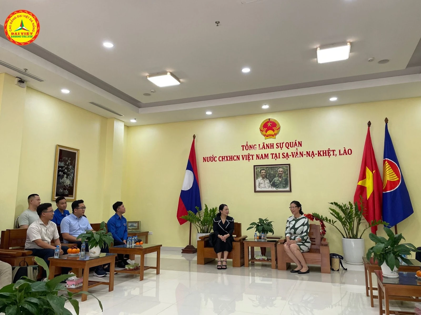 Hệ thống Giáo dục Đại Việt khám bệnh, phát thuốc tại Savannakhet