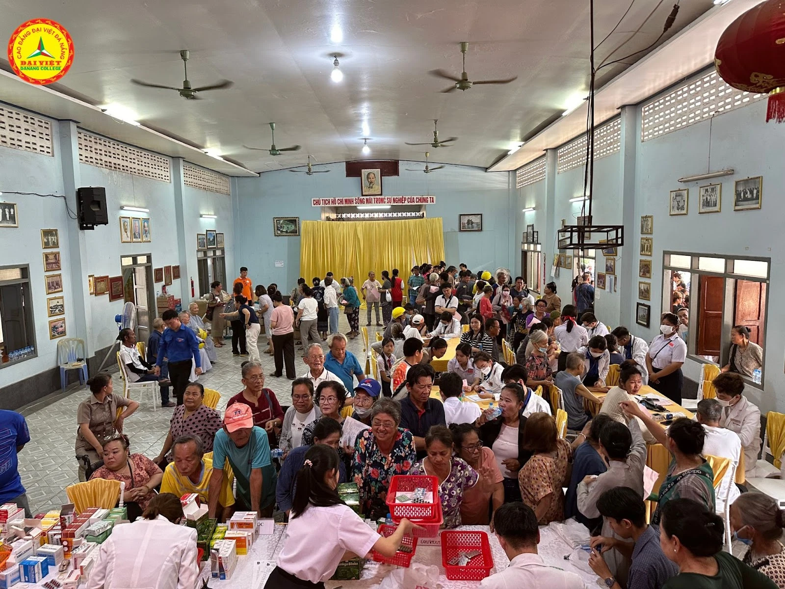 Hệ thống Giáo dục Đại Việt khám bệnh, phát thuốc tại Savannakhet