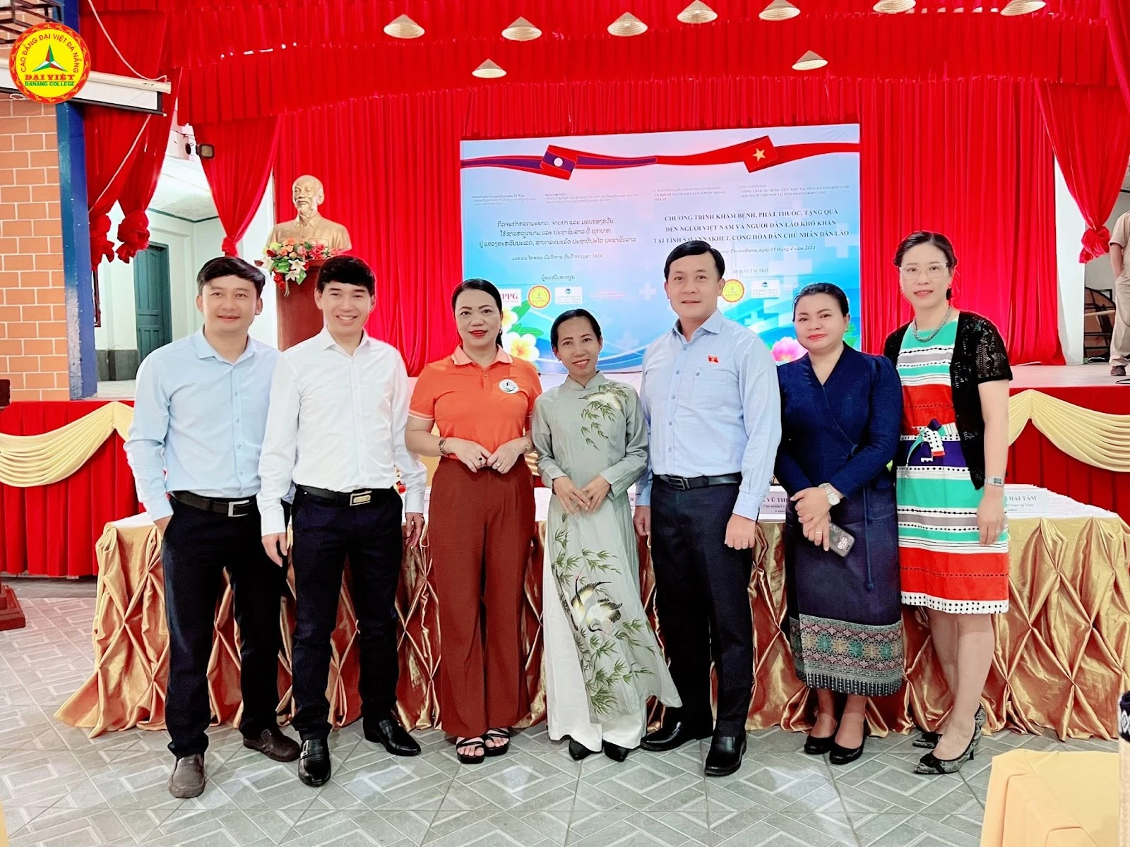 Hệ thống Giáo dục Đại Việt khám bệnh, phát thuốc tại Savannakhet