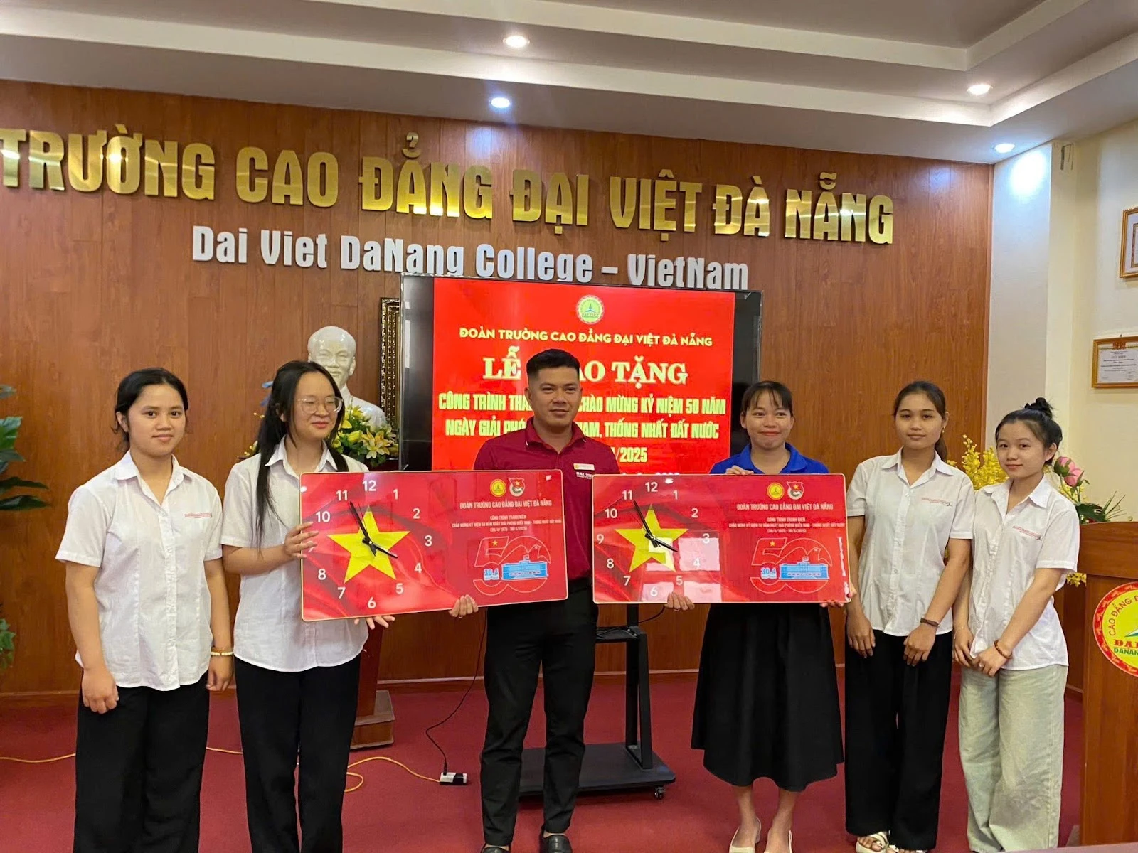 Công trình Thanh niên chào mừng 50 năm Giải phóng Miền Nam tại Trường Cao Đẳng Đại Việt Đà Nẵng