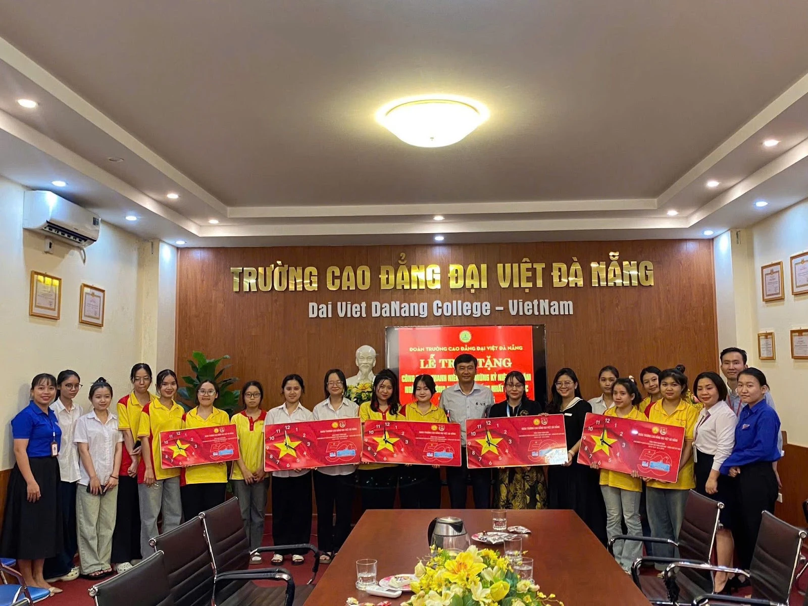 Công trình Thanh niên chào mừng 50 năm Giải phóng Miền Nam tại Trường Cao Đẳng Đại Việt Đà Nẵng