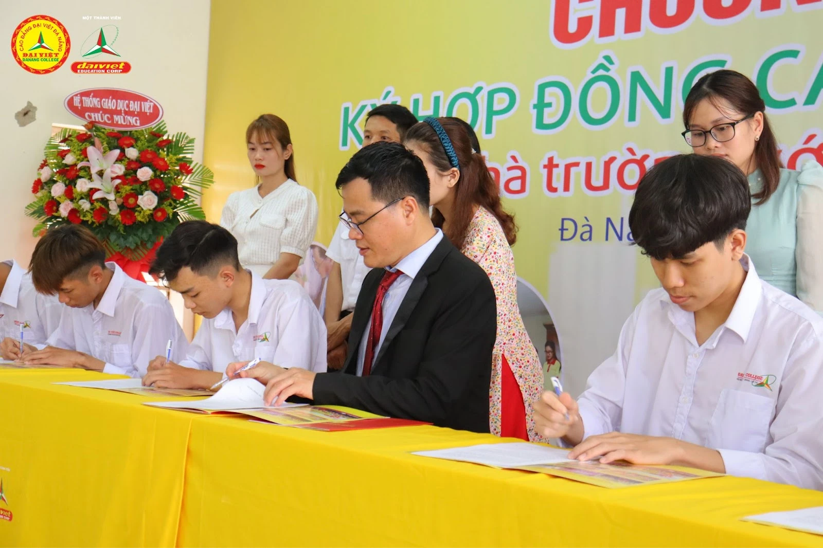 Hoạt Động Nổi Bật Năm 2023 của Sinh Viên DVE | Trường Cao Đẳng Đại Việt Đà Nẵng