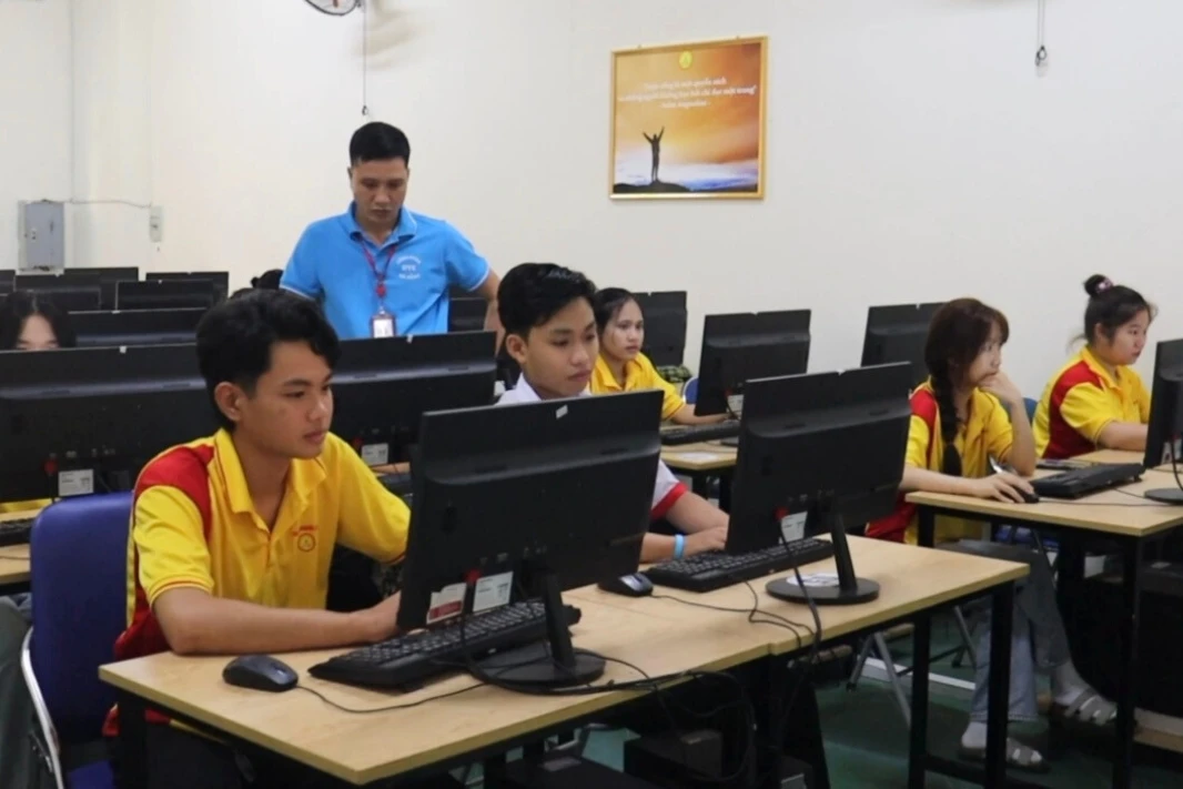 Học sinh chuộng nghề ô tô, điện, CNTT 2025 | Xu hướng tuyển sinh tại Trường Cao Đẳng Đại Việt Đà Nẵng