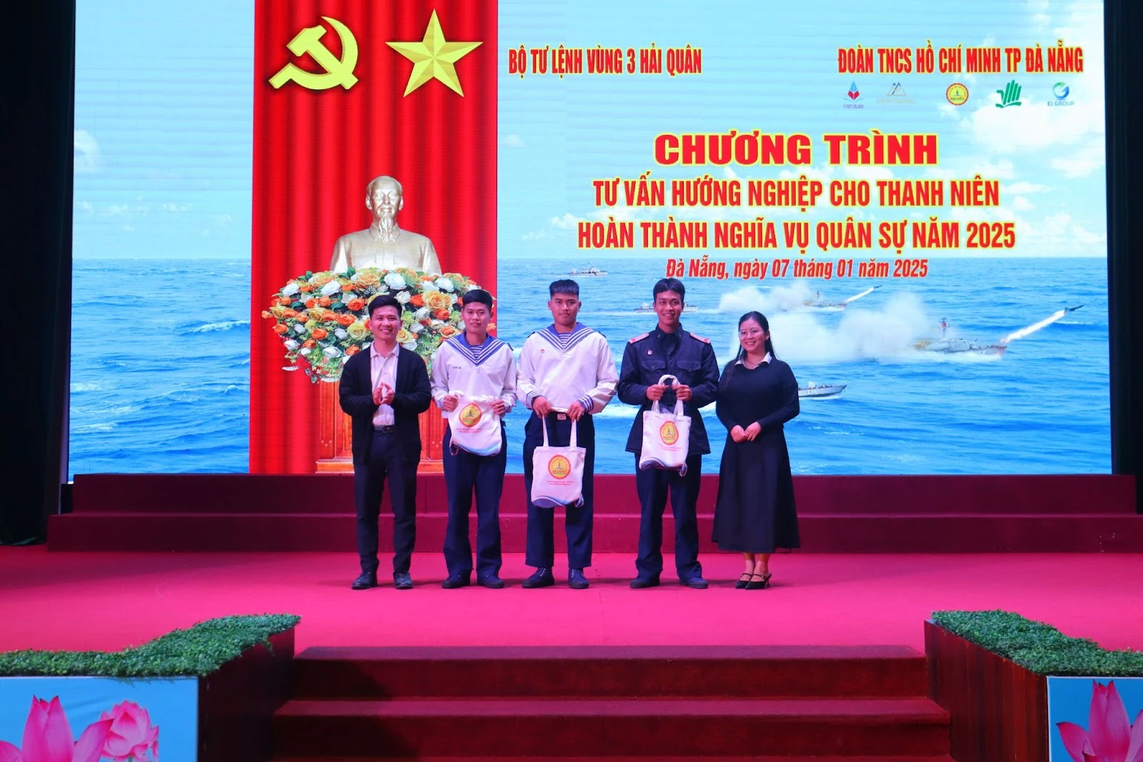 Hướng nghiệp cho 300 thanh niên xuất ngũ 2025 – Trường Cao đẳng Đại Việt Đà Nẵng
