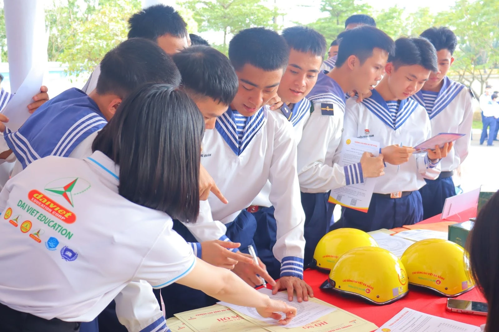 Hướng nghiệp cho 300 thanh niên xuất ngũ 2025 – Trường Cao đẳng Đại Việt Đà Nẵng