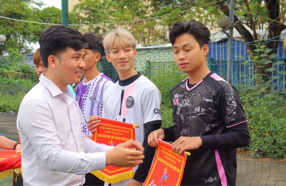 KHAI MẠC GIẢI BÓNG ĐÁ TRUYỀN THỐNG SINH VIÊN DVE CUP LẦN THỨ III NĂM 2026