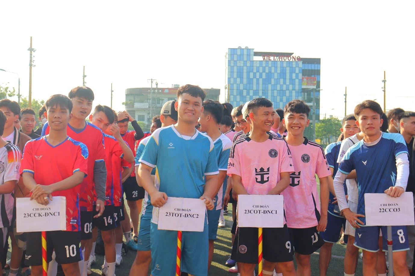 Khai mạc Giải bóng đá truyền thống tranh cúp DVE lần thứ 2 năm 2025 – Trường Cao Đẳng Đại Việt Đà Nẵng
