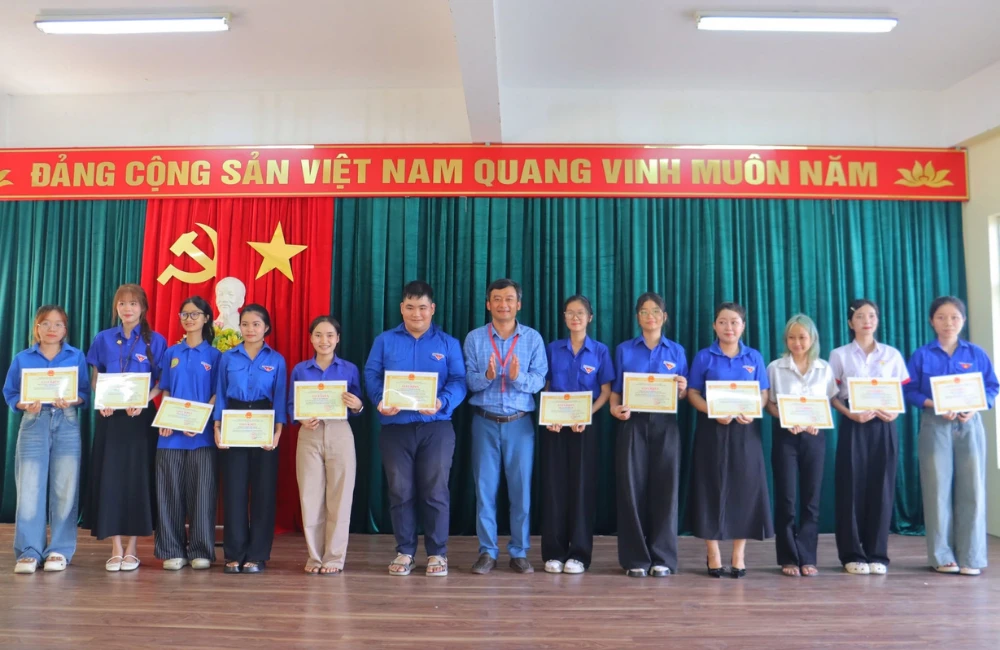 KHI MÀU ÁO XANH ĐẠI VIỆT TIẾP TỤC ĐƯỢC THẮP LỬA