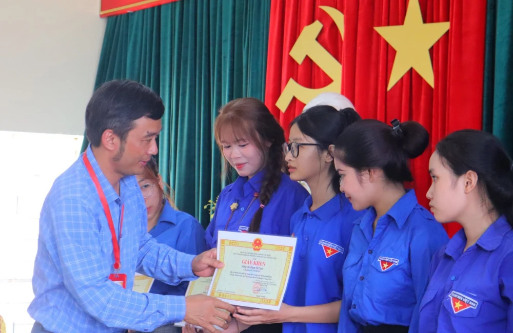 KHI MÀU ÁO XANH ĐẠI VIỆT TIẾP TỤC ĐƯỢC THẮP LỬA