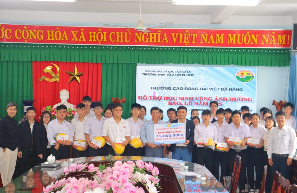 KỶ NIỆM 25 NĂM THÀNH LẬP TRƯỜNG CAO ĐẲNG ĐẠI VIỆT