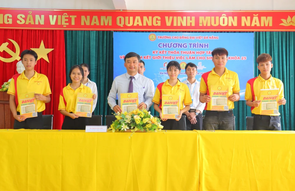 KỶ NIỆM 25 NĂM THÀNH LẬP TRƯỜNG CAO ĐẲNG ĐẠI VIỆT