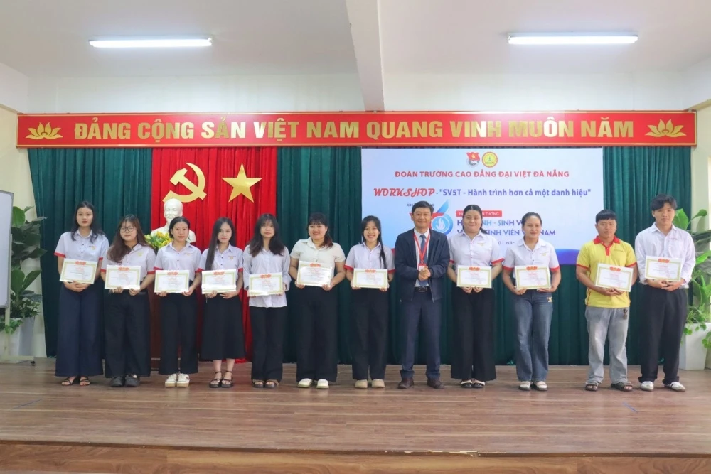 LAN TỎA TINH THẦN “SINH VIÊN 5 TỐT” QUA CHƯƠNG TRÌNH KỶ NIỆM 76 NĂM NGÀY TRUYỀN THỐNG HỌC SINH - SINH VIÊN VÀ HỘI SINH VIÊN VIỆT NAM