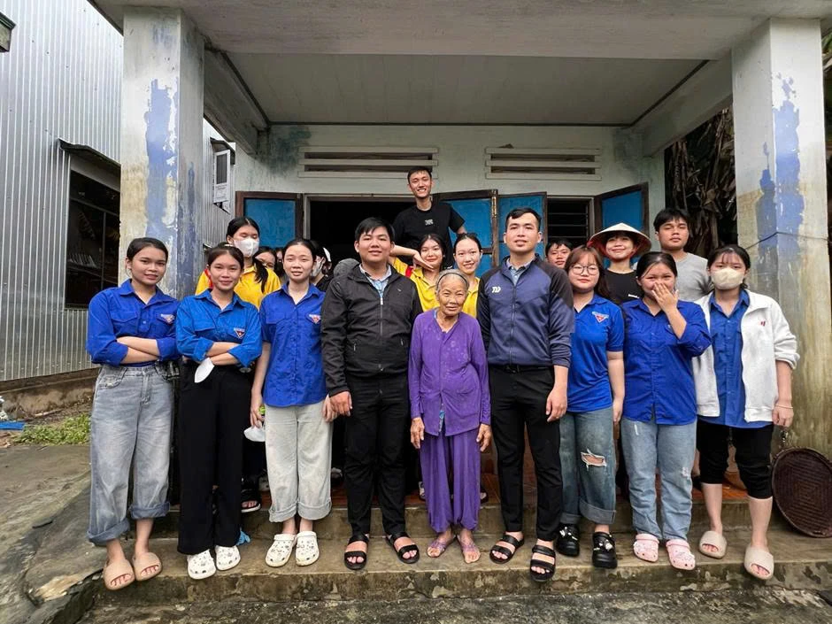 Hoạt động sinh viên Trường Cao Đẳng Đại Việt Đà Nẵng: Lan Tỏa Yêu Thương Sau Mưa Lũ Tại Hòa Vang – Hòa Tiến