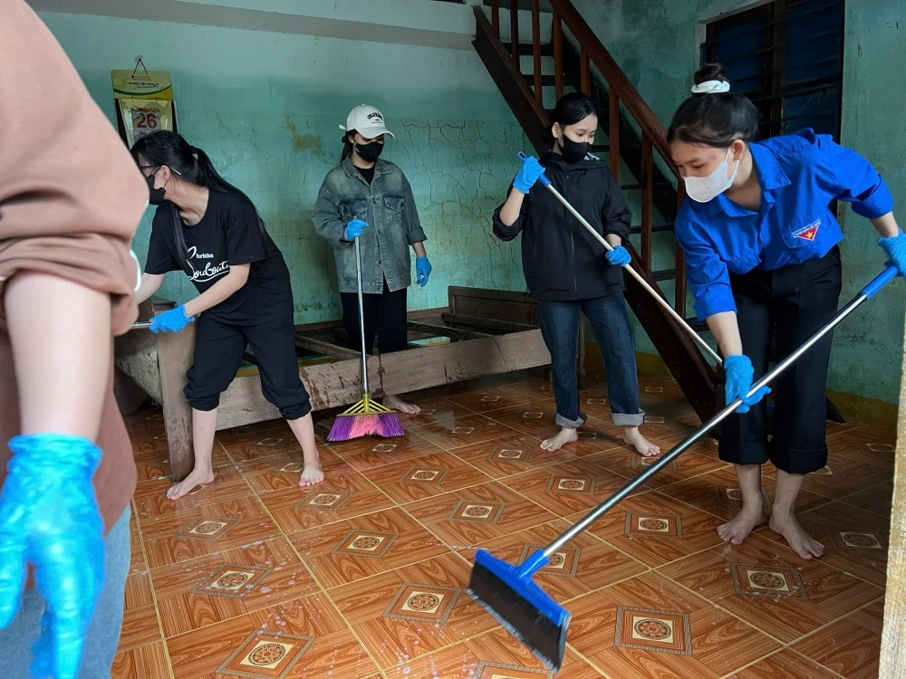 Hoạt động sinh viên Trường Cao Đẳng Đại Việt Đà Nẵng: Lan Tỏa Yêu Thương Sau Mưa Lũ Tại Hòa Vang – Hòa Tiến