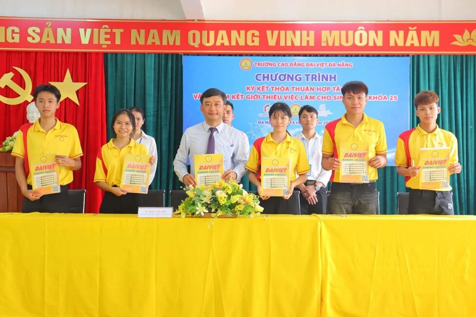 LẮNG NGHE SINH VIÊN – ĐỒNG HÀNH ĐỊNH HƯỚNG – CAM KẾT VIỆC LÀM SAU TỐT NGHIỆP