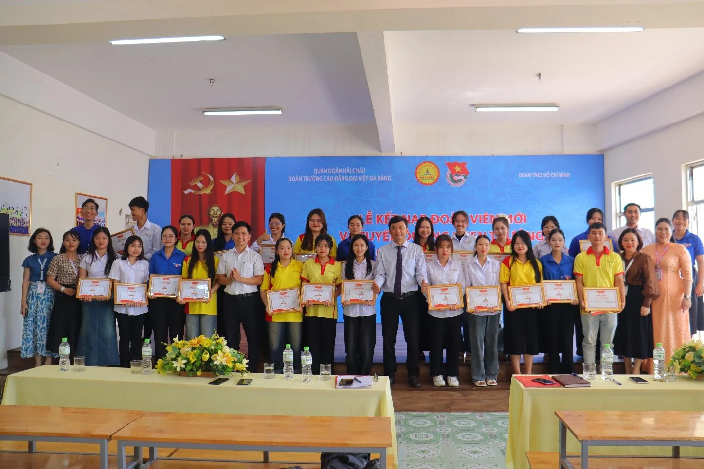 Lễ Kết Nạp Đoàn Viên Mới & Tuyên Dương Đoàn Viên Tiêu Biểu 2025 – Trường Cao Đẳng Đại Việt Đà Nẵng