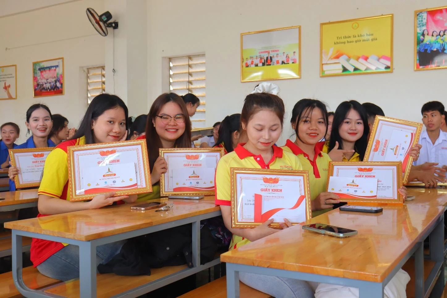 Lễ Kết Nạp Đoàn Viên Mới & Tuyên Dương Đoàn Viên Tiêu Biểu 2025 – Trường Cao Đẳng Đại Việt Đà Nẵng