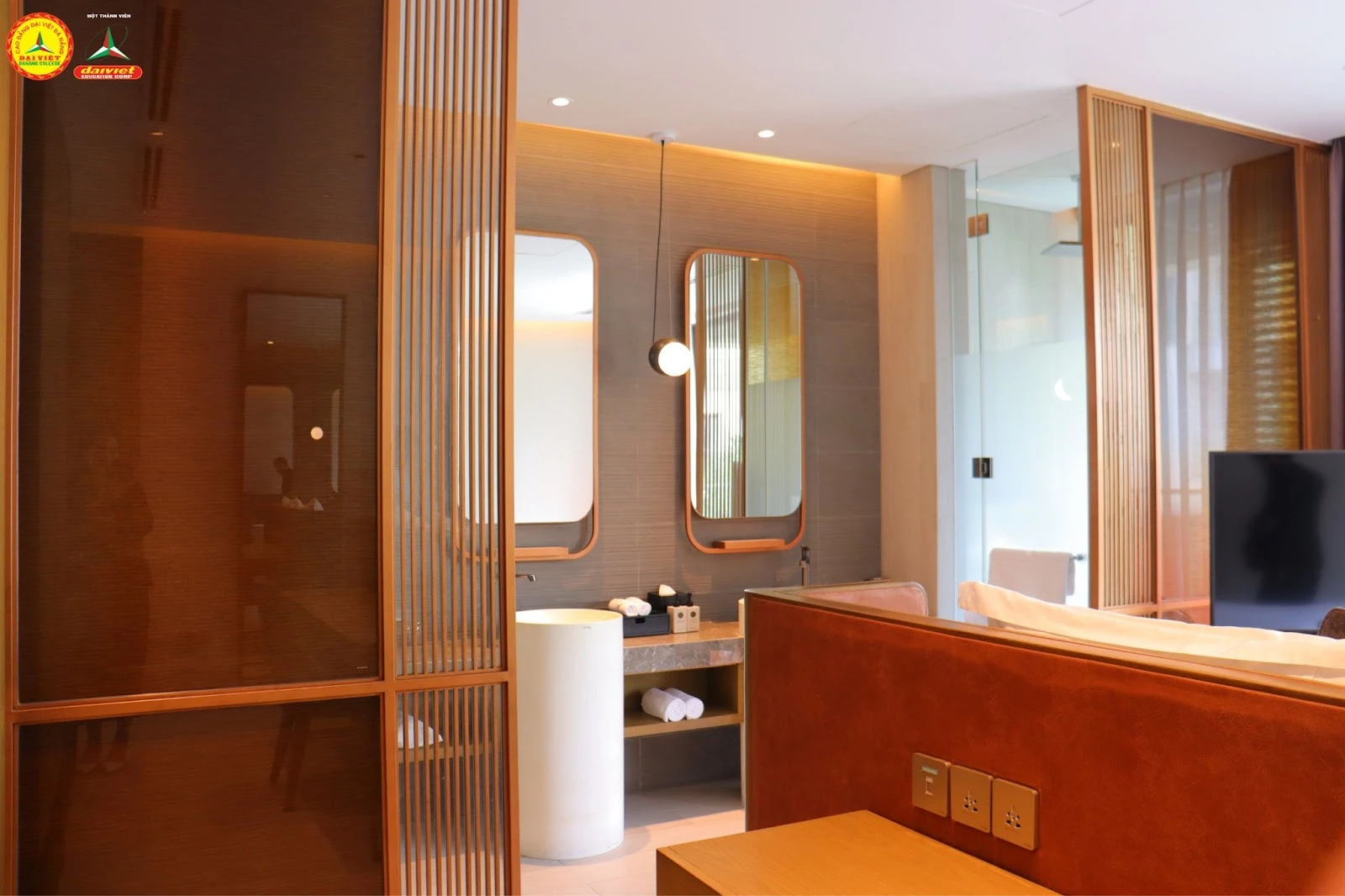 Lễ ký kết hợp tác giữa The Five & Trường Cao Đẳng Đại Việt Đà Nẵng | Trung Tâm Tuyển Sinh Truyền Thông