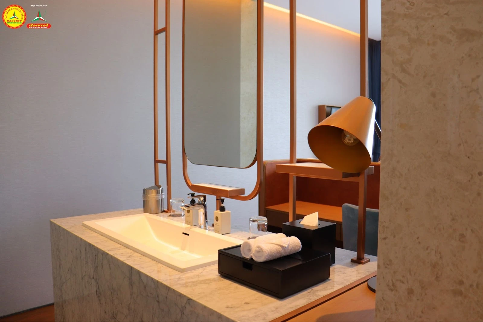 Lễ ký kết hợp tác giữa The Five & Trường Cao Đẳng Đại Việt Đà Nẵng | Trung Tâm Tuyển Sinh Truyền Thông