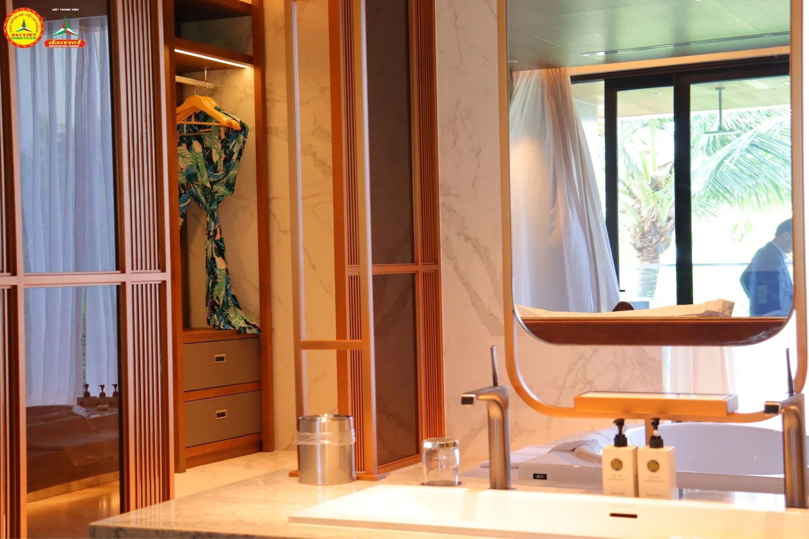 Lễ ký kết hợp tác giữa The Five & Trường Cao Đẳng Đại Việt Đà Nẵng | Trung Tâm Tuyển Sinh Truyền Thông